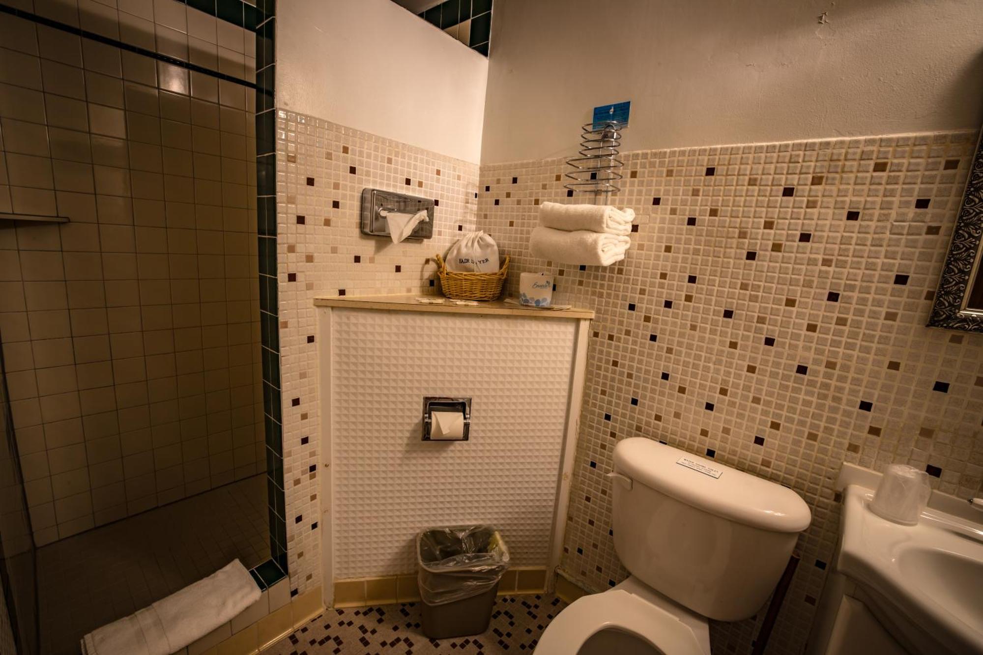هايوارد Riverside Motel الغرفة الصورة